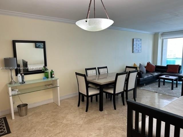 dining area with ornamental molding