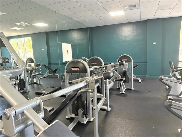 exercise room featuring visible vents and a drop ceiling