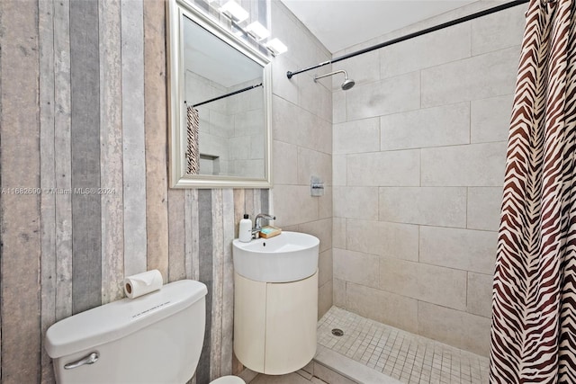 bathroom featuring toilet and a shower with curtain