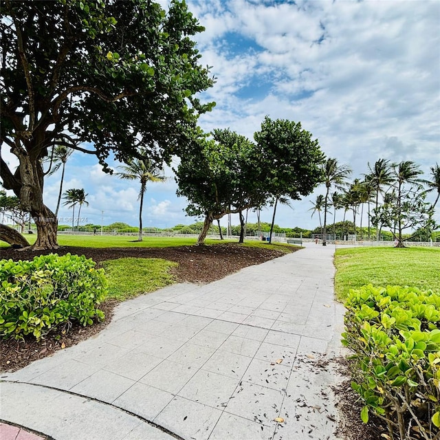 view of property's community featuring a lawn