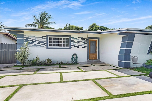 view of front of home featuring a patio area