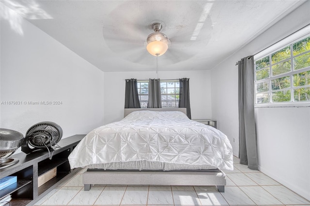 bedroom with ceiling fan