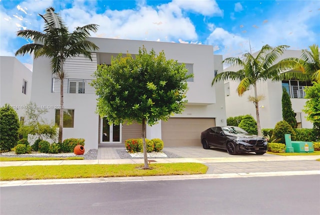 view of front facade featuring a garage