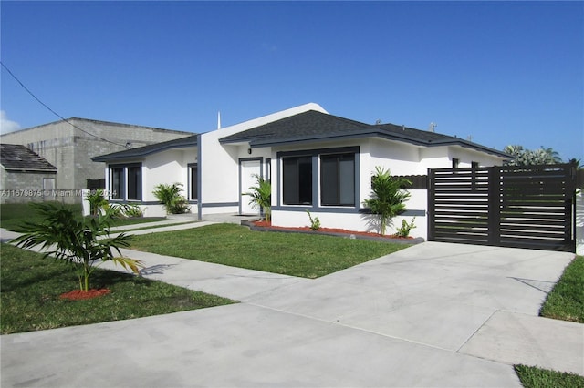 view of front facade with a front lawn