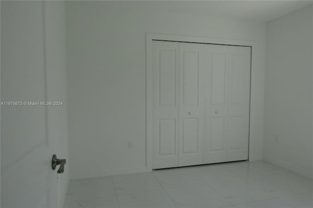 unfurnished bedroom featuring a closet