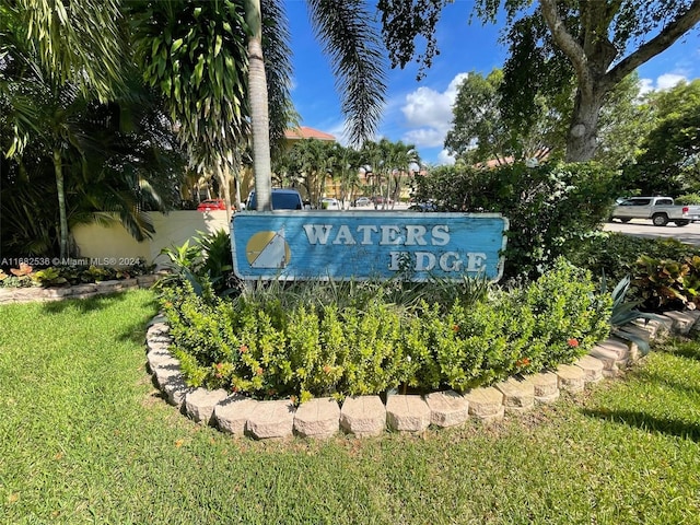 community sign with a lawn