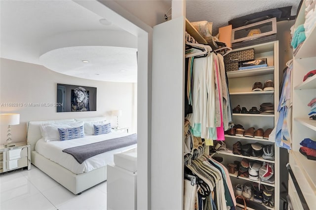 spacious closet featuring light tile patterned floors