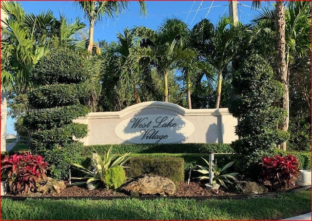 view of community / neighborhood sign