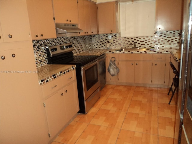 kitchen with stainless steel appliances, decorative backsplash, and sink