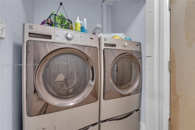 laundry room with washer and clothes dryer