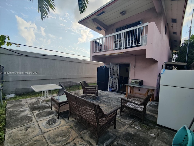 view of patio featuring a balcony