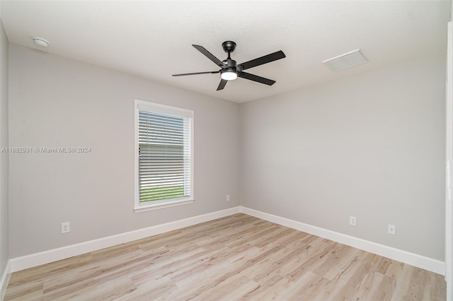 unfurnished room with light wood-type flooring and ceiling fan