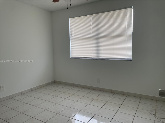 unfurnished room featuring light tile patterned floors and ceiling fan