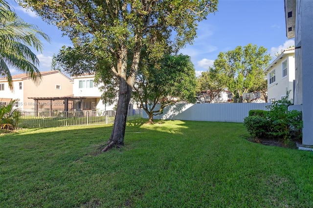 view of yard featuring a pergola