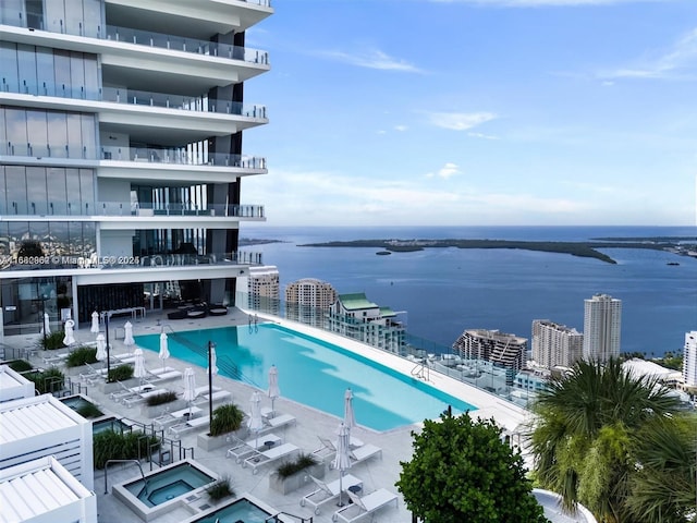 view of pool featuring a water view