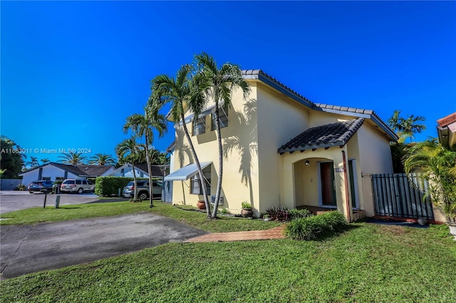 view of side of property featuring a yard