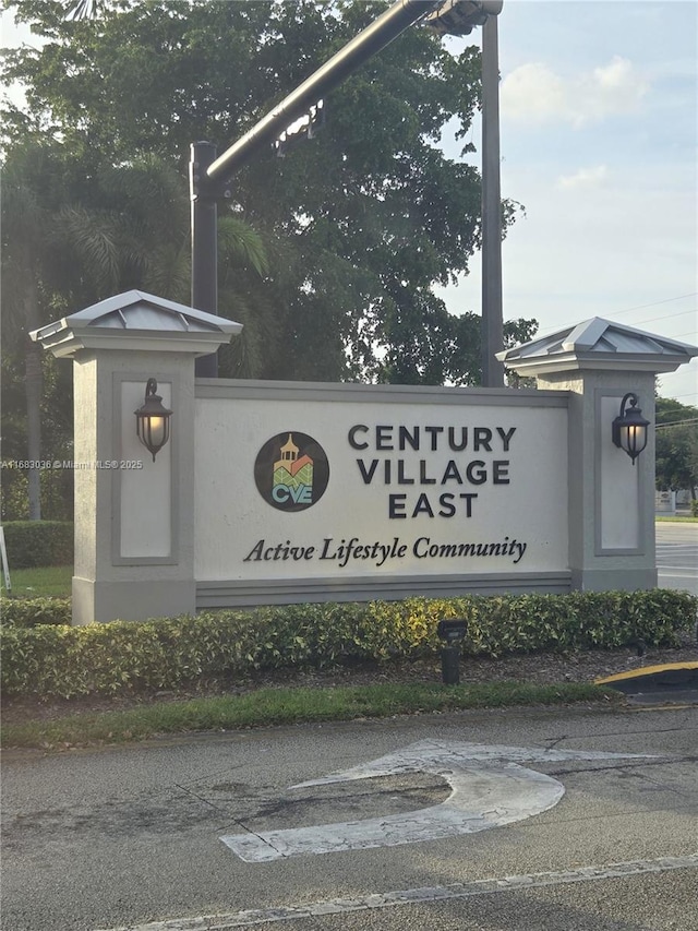 view of community / neighborhood sign