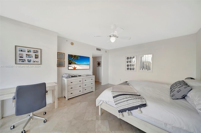 bedroom with ceiling fan