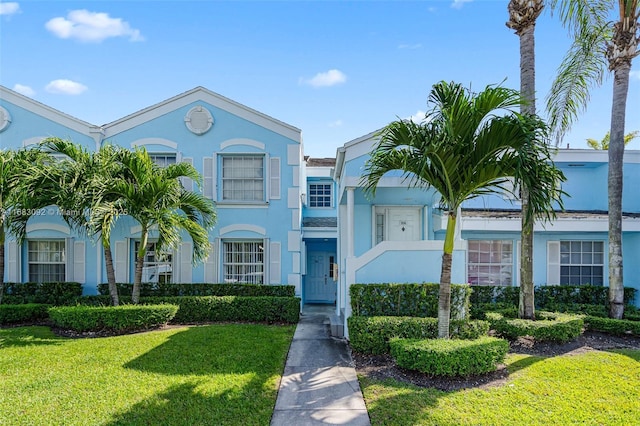 view of front of property with a front yard