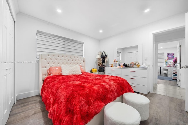 811 W 33rd St, Hialeah, FL 33012 - bedroom featuring wood finished floors, crown molding, and recessed lighting