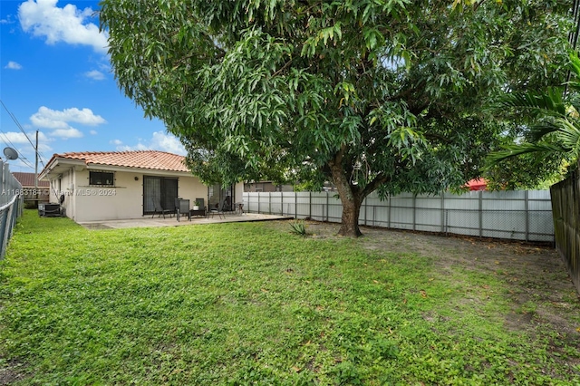 811 W 33rd St, Hialeah, FL 33012 - fenced backyard featuring a patio