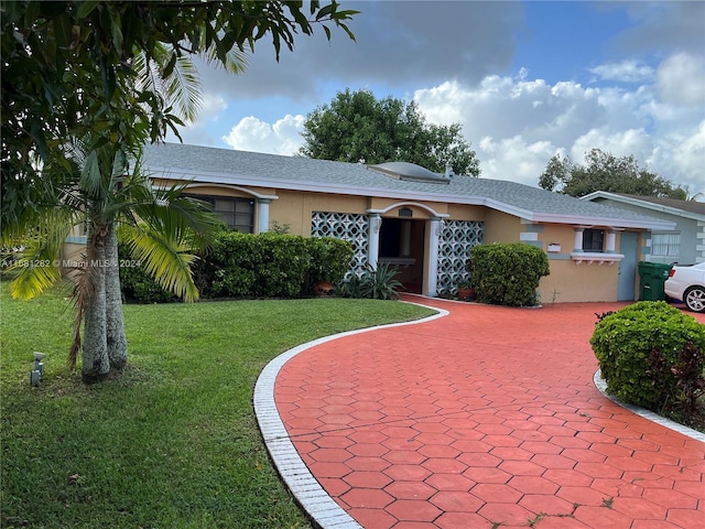 view of front of house with a front yard