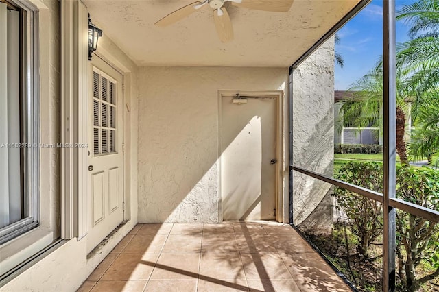 sunroom featuring ceiling fan