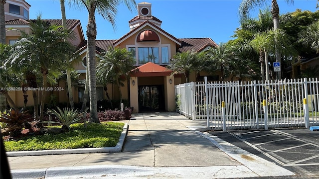 view of front facade