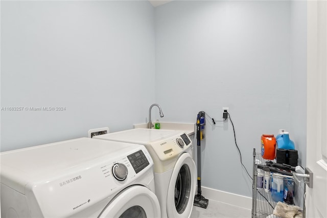 washroom with washer and clothes dryer