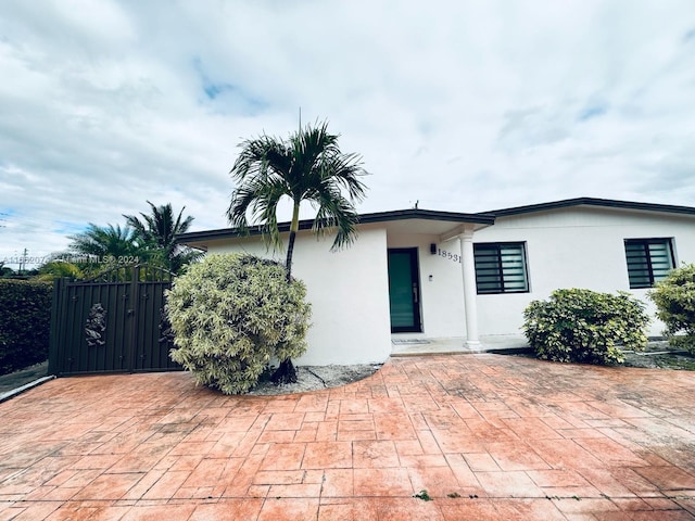 view of front of home featuring a patio area