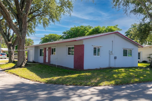 view of front of property with a front lawn