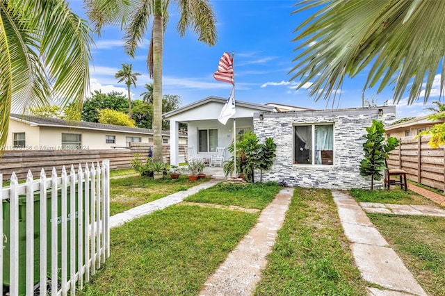 view of front facade featuring covered porch and a front yard