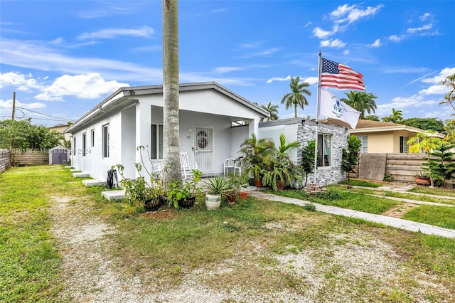 view of front facade with a front lawn and a porch