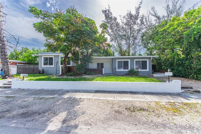 single story home featuring a front yard