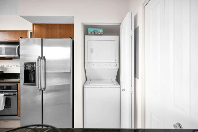 610 W Las Olas Blvd Unit 312N, Fort Lauderdale, FL 33312 - laundry room featuring stacked washing machine and dryer