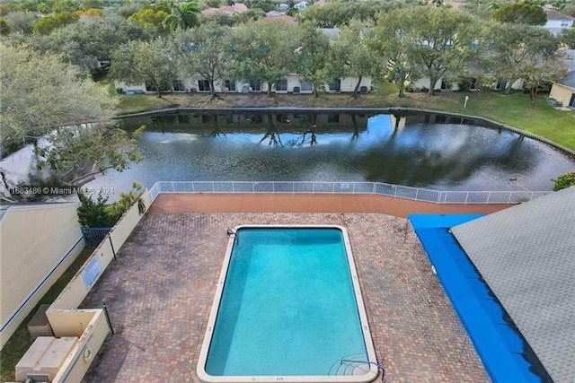 view of swimming pool featuring a water view