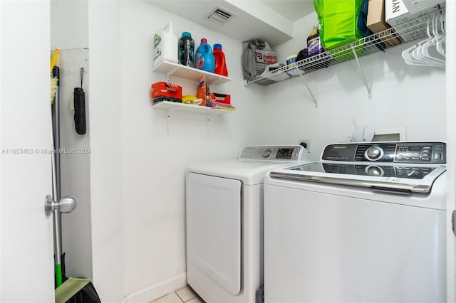 laundry room with light tile patterned floors and independent washer and dryer