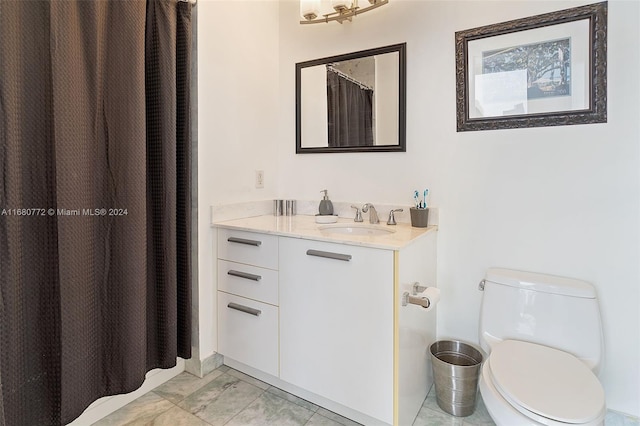 bathroom with vanity, toilet, and curtained shower