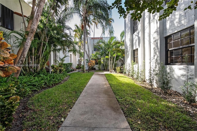 view of home's community featuring a lawn