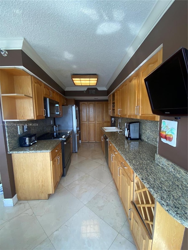 kitchen featuring tasteful backsplash, appliances with stainless steel finishes, sink, a textured ceiling, and ornamental molding