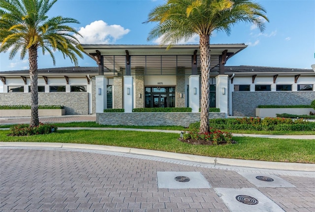 view of front of home with a front lawn