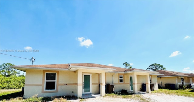 view of front of property