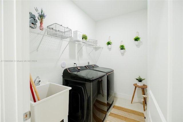 laundry room featuring sink, tile patterned floors, and washer and clothes dryer