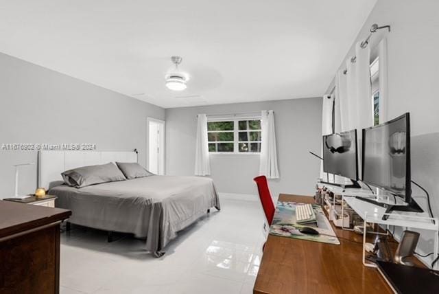 bedroom with ceiling fan