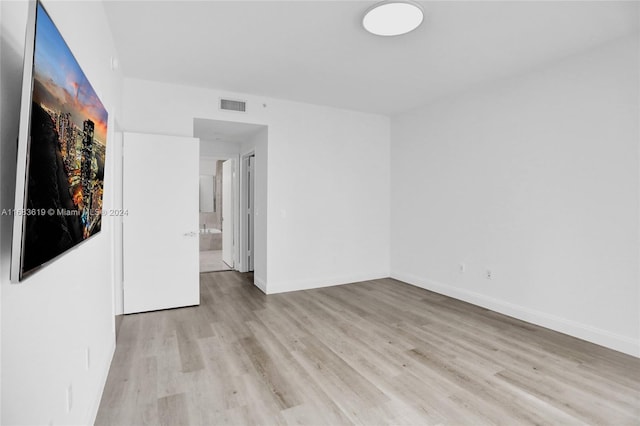 unfurnished room featuring light hardwood / wood-style floors