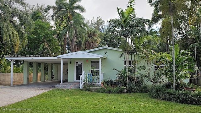 view of front facade featuring a front yard and a carport