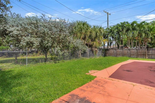 view of yard featuring a patio