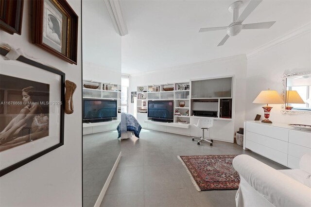 living room featuring ceiling fan and crown molding