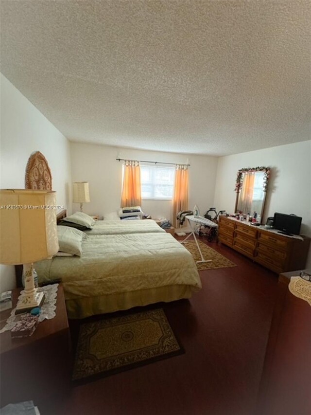 bedroom with carpet flooring and a textured ceiling