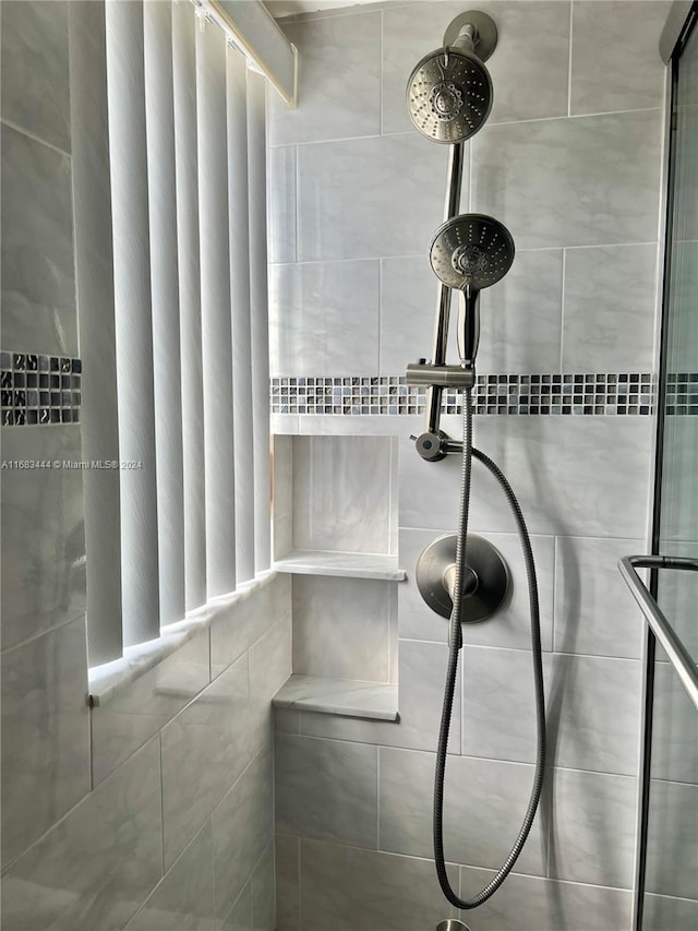 interior details with a tile shower